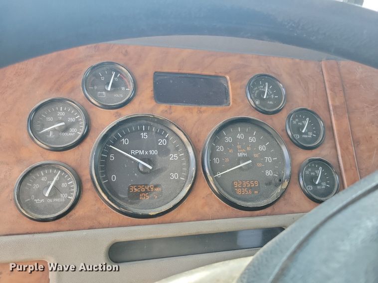 image for item JO9467 2006 Peterbilt 379 semi truck