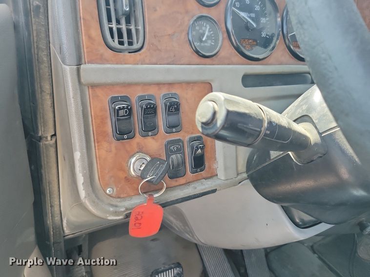 image for item JO9467 2006 Peterbilt 379 semi truck