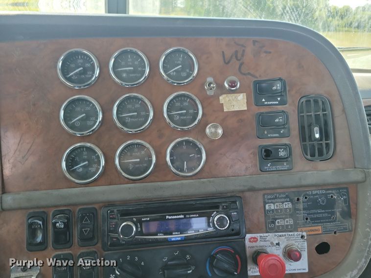 image for item JO9467 2006 Peterbilt 379 semi truck