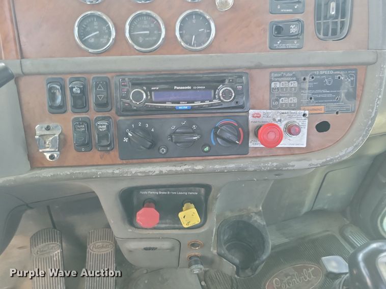 image for item JO9467 2006 Peterbilt 379 semi truck