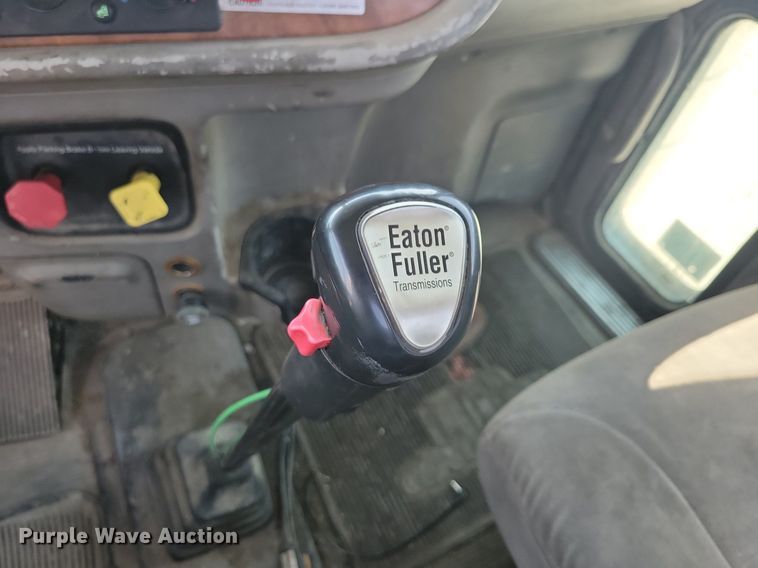 image for item JO9467 2006 Peterbilt 379 semi truck