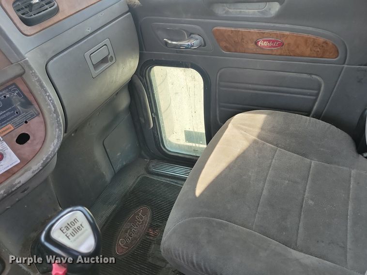 image for item JO9467 2006 Peterbilt 379 semi truck