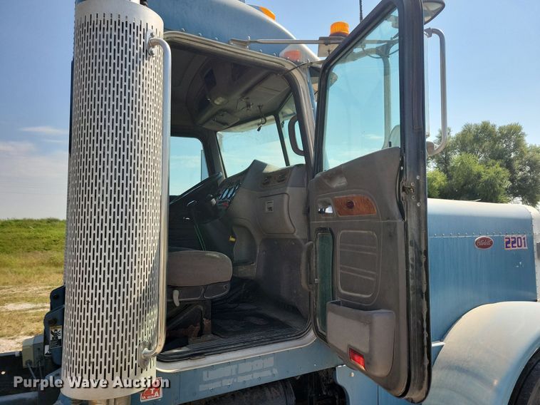 image for item JO9467 2006 Peterbilt 379 semi truck