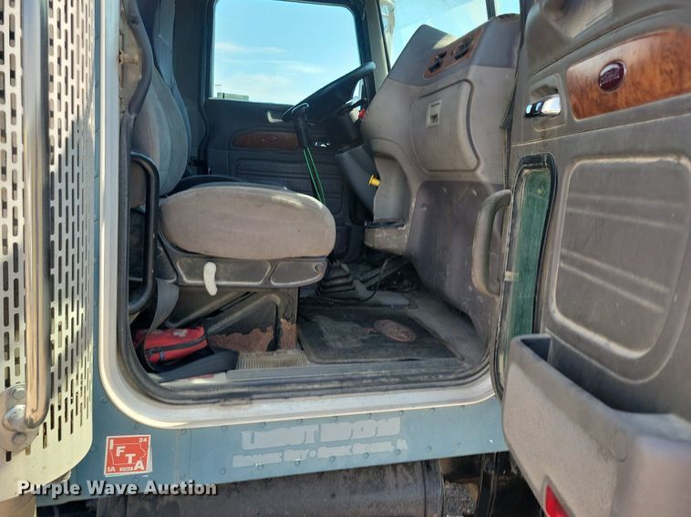 image for item JO9467 2006 Peterbilt 379 semi truck