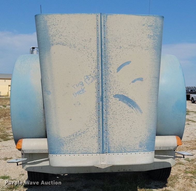 image for item JO9467 2006 Peterbilt 379 semi truck