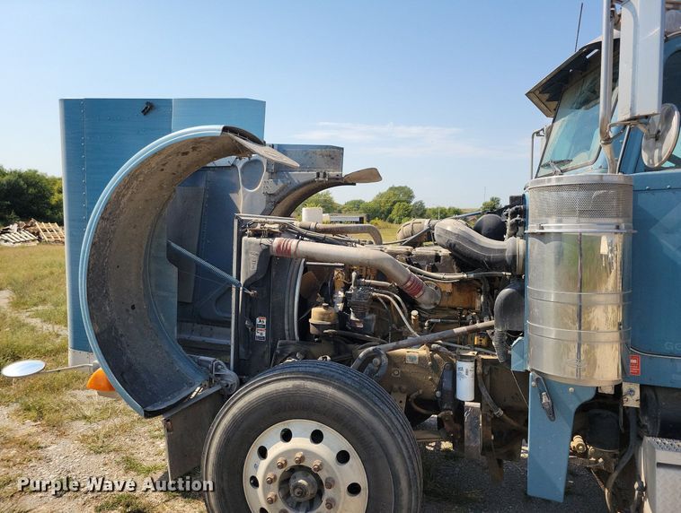 image for item JO9467 2006 Peterbilt 379 semi truck