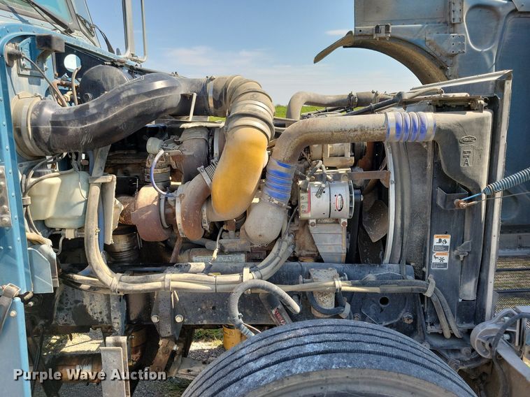 image for item JO9467 2006 Peterbilt 379 semi truck