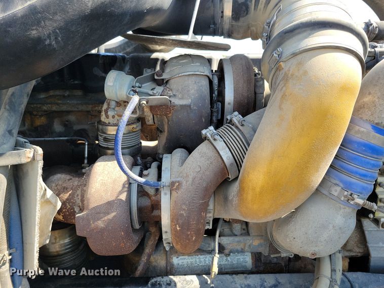 image for item JO9467 2006 Peterbilt 379 semi truck