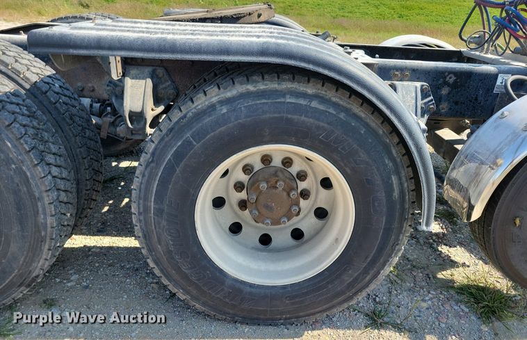 image for item JO9467 2006 Peterbilt 379 semi truck