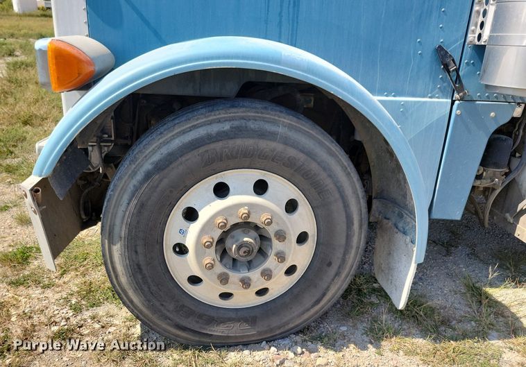 image for item JO9467 2006 Peterbilt 379 semi truck