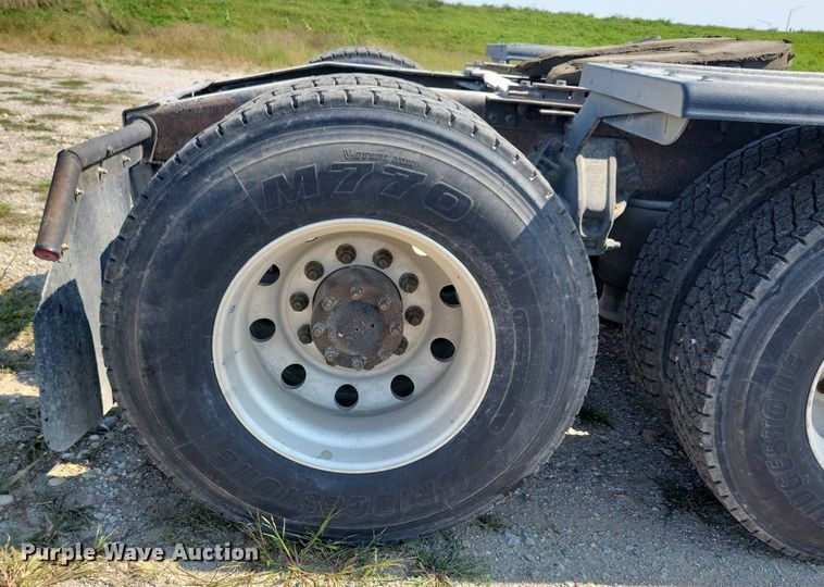 image for item JO9467 2006 Peterbilt 379 semi truck