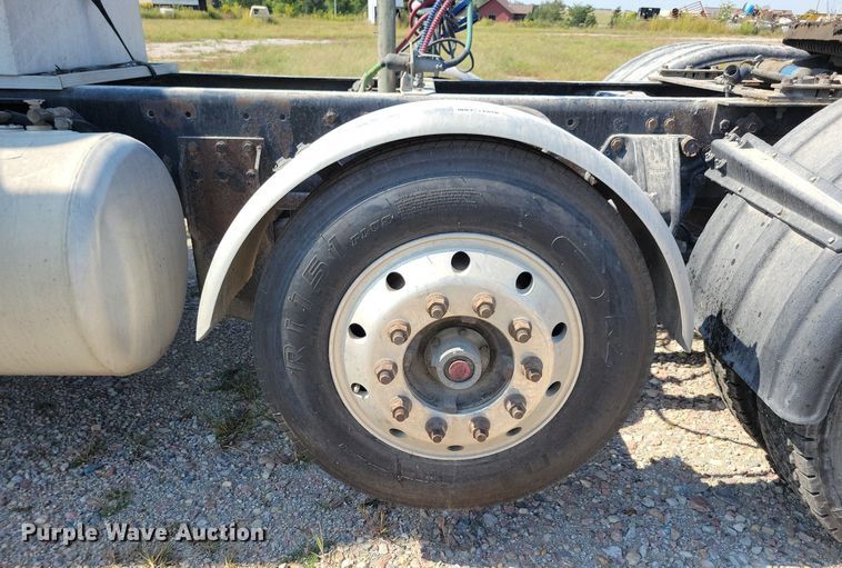 image for item JO9467 2006 Peterbilt 379 semi truck