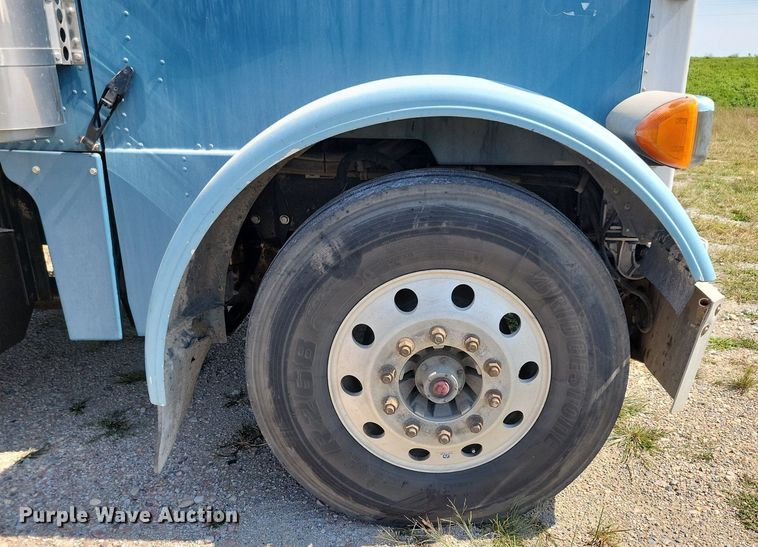 image for item JO9467 2006 Peterbilt 379 semi truck