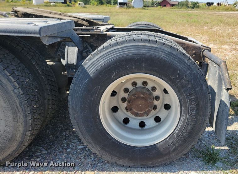 image for item JO9467 2006 Peterbilt 379 semi truck