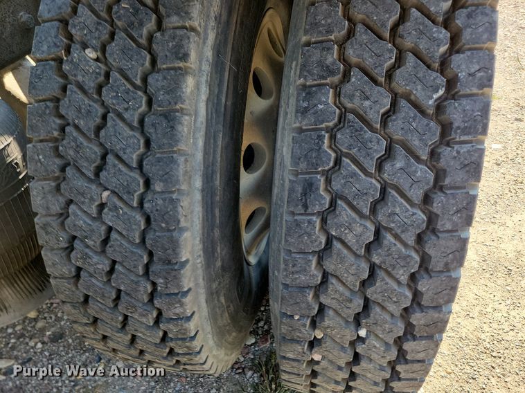 image for item JO9467 2006 Peterbilt 379 semi truck