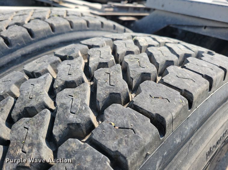 image for item JO9467 2006 Peterbilt 379 semi truck