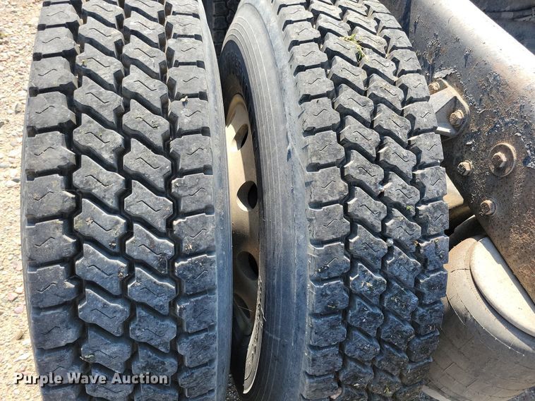 image for item JO9467 2006 Peterbilt 379 semi truck