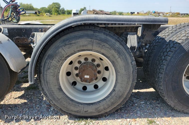 image for item JO9467 2006 Peterbilt 379 semi truck