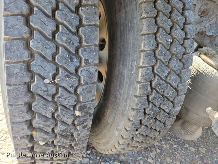 image for item JO9467 2006 Peterbilt 379 semi truck