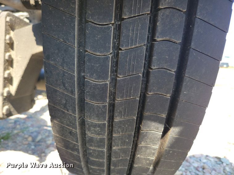 image for item JO9467 2006 Peterbilt 379 semi truck