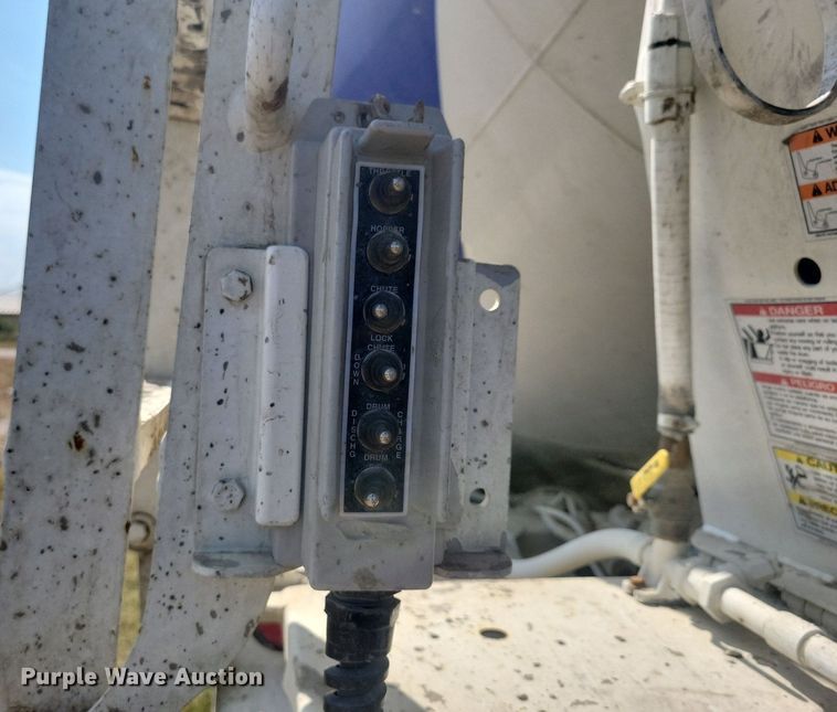 image for item JO9468 2007 Mack Granite CV500 ready mix truck