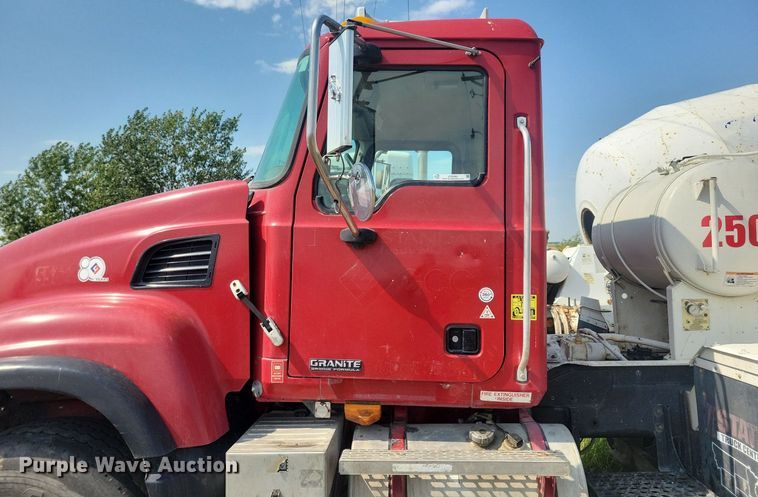 image for item JO9468 2007 Mack Granite CV500 ready mix truck