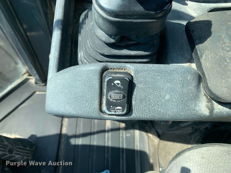 image for item JT9685 2012 John Deere  744K wheel loader