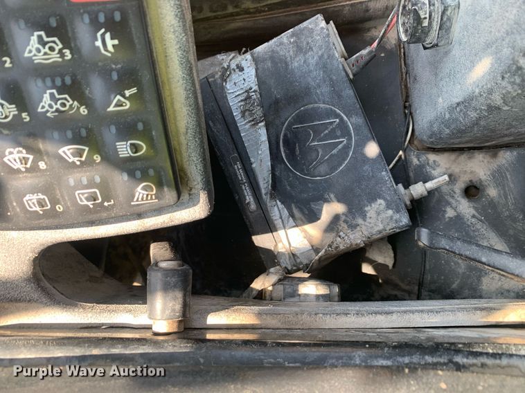 image for item JT9685 2012 John Deere  744K wheel loader