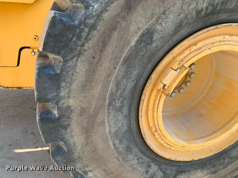 image for item JT9685 2012 John Deere  744K wheel loader