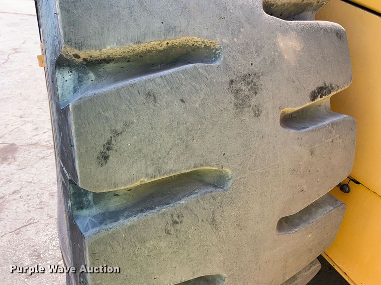 image for item JT9685 2012 John Deere  744K wheel loader