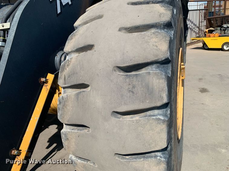 image for item JT9685 2012 John Deere  744K wheel loader
