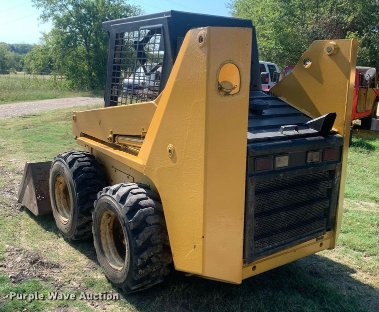 image for item JT9700 Gehl skid steer loader