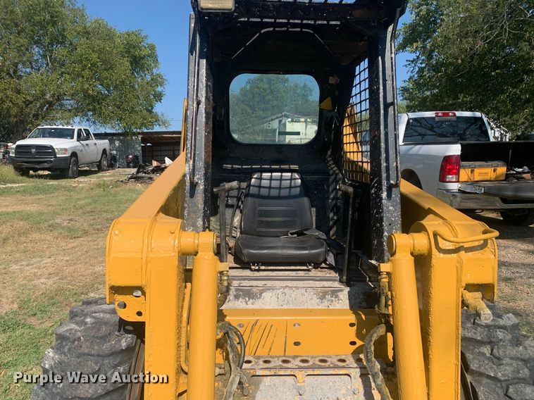 image for item JT9700 Gehl skid steer loader