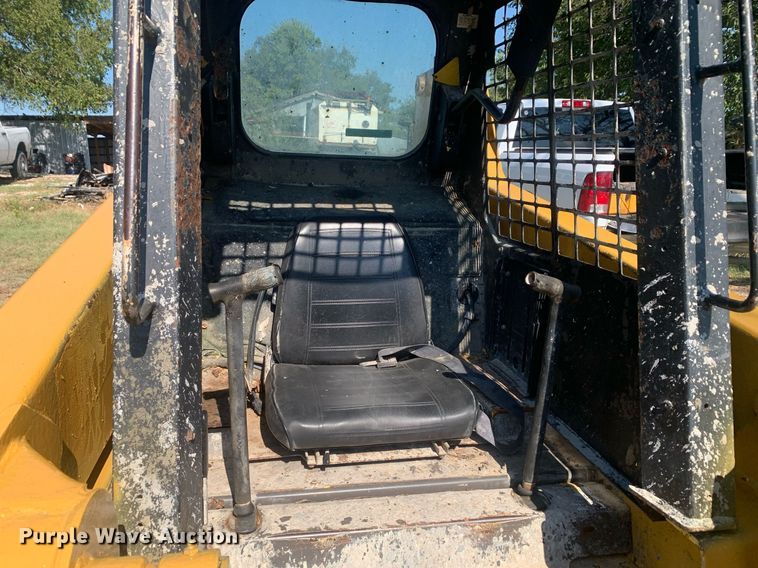 image for item JT9700 Gehl skid steer loader