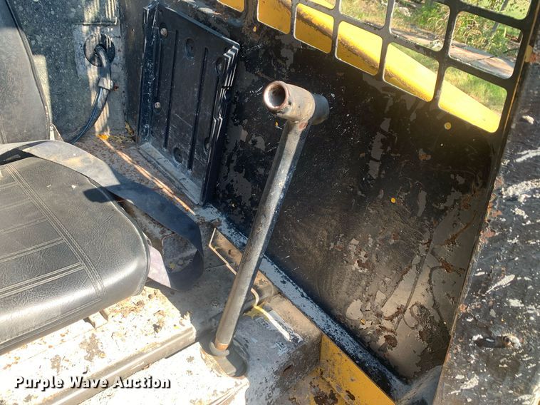 image for item JT9700 Gehl skid steer loader