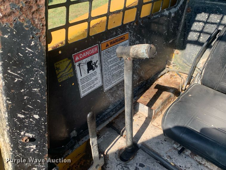 image for item JT9700 Gehl skid steer loader