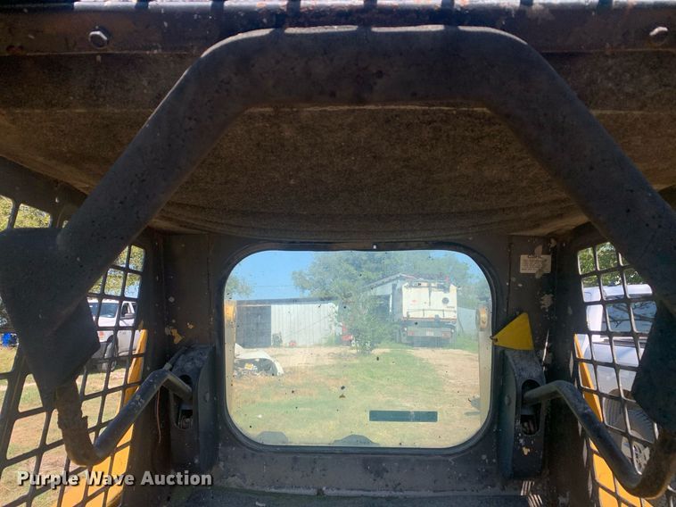 image for item JT9700 Gehl skid steer loader