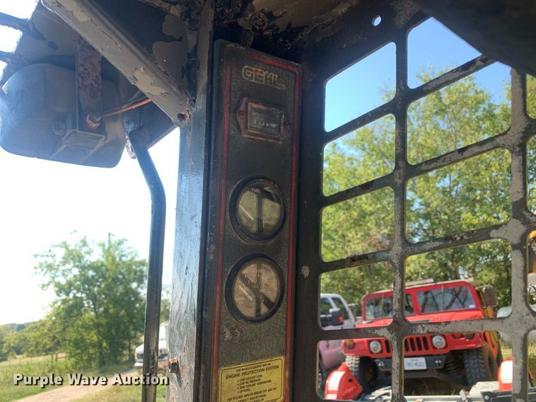 image for item JT9700 Gehl skid steer loader