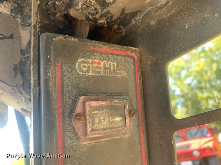 image for item JT9700 Gehl skid steer loader