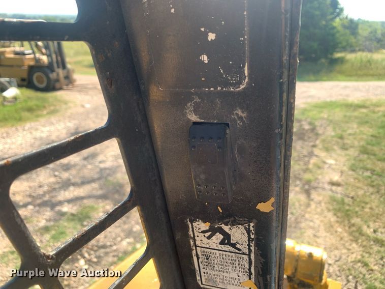 image for item JT9700 Gehl skid steer loader