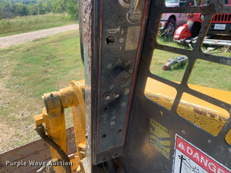 image for item JT9700 Gehl skid steer loader