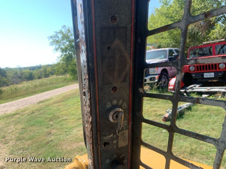 image for item JT9700 Gehl skid steer loader