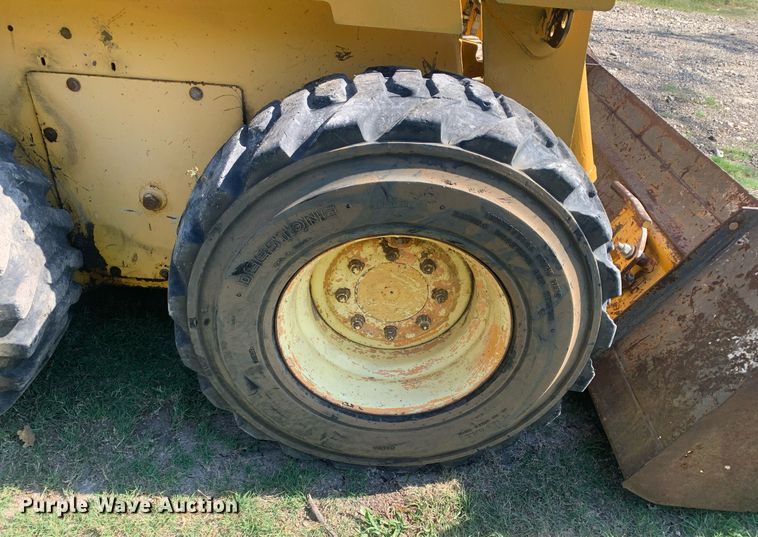 image for item JT9700 Gehl skid steer loader