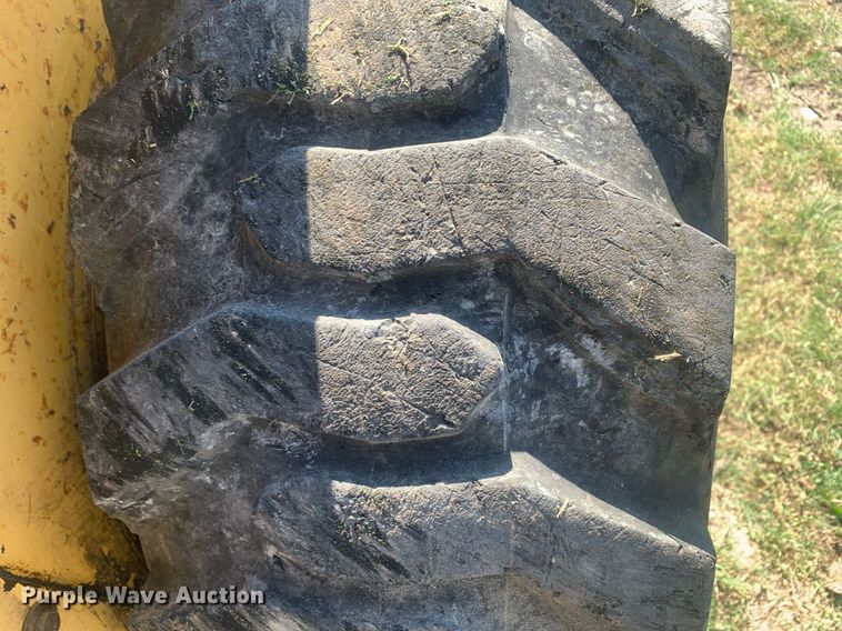 image for item JT9700 Gehl skid steer loader