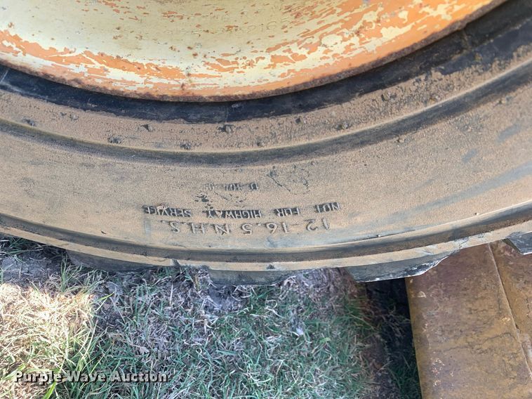 image for item JT9700 Gehl skid steer loader