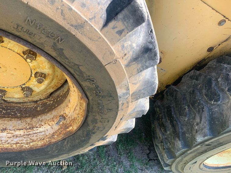 image for item JT9700 Gehl skid steer loader