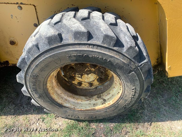 image for item JT9700 Gehl skid steer loader