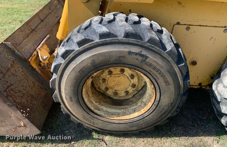 image for item JT9700 Gehl skid steer loader