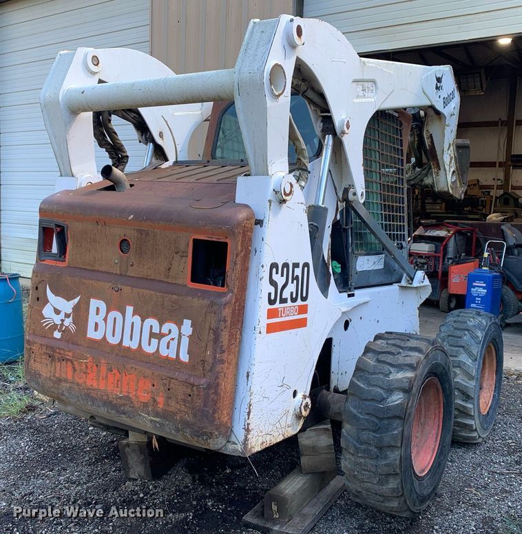 image for item JT9742 2004 Bobcat  S250 skid steer loader