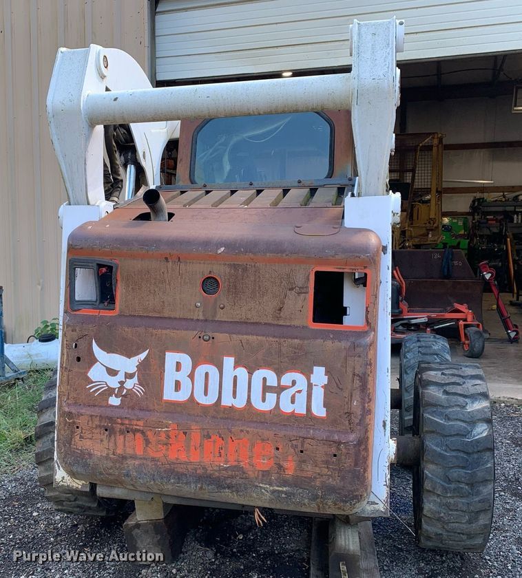 image for item JT9742 2004 Bobcat  S250 skid steer loader